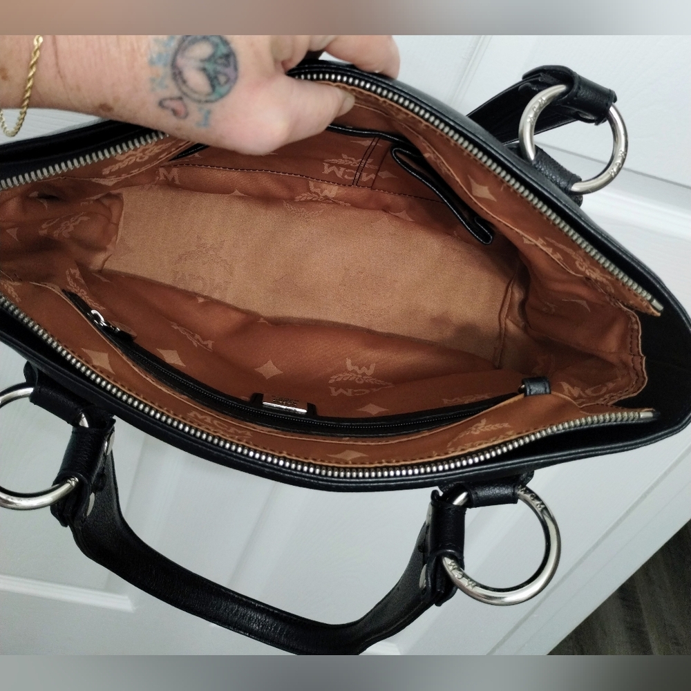 MCM Shoulder Bag With MCM Coin Pouch - Picture 11 of 15